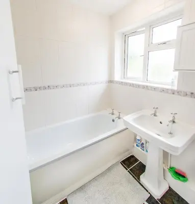 a bathroom with a tub and a sink at Contractor's Haven 4BED 2BATH House in Ipswich with FREE Parking in Ipswich