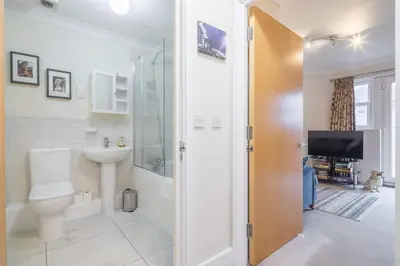 a bathroom with a toilet and a sink at Fabulous Central 3Bed Apt - With Parking in Cambridge