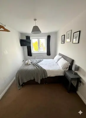 a bedroom with a bed and a window at Colchester Retreat 4br 2bath Ample Street Parking in Colchester