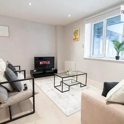 Library House Apartments - FREE PARKING - Contractor Hub - Superfast Wi-Fi - Long Term Stays