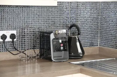 a coffee maker on a counter in a kitchen at Colchester town and castle modern flat with kitchen & private parking in Hythe