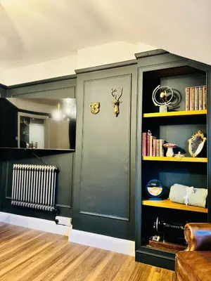 a living room with a door and a book shelf at The Green Scholar's Nook in Cambridge