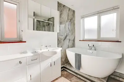 a white bathroom with two sinks and a tub at Host My Nest - Historic 1BR 20 Mins to Stansted in Sawbridgeworth