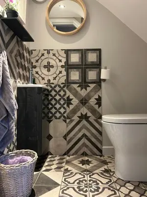a bathroom with a toilet and a mirror at Meadow Cottage in Trumpington