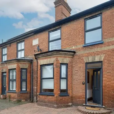 10 Jubilee Cottage