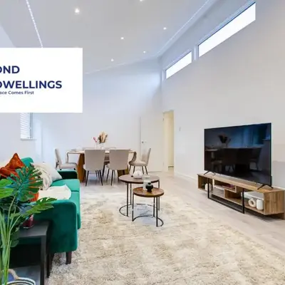 Sleek 3 Bedroom Home Sleeps 6 with Parking