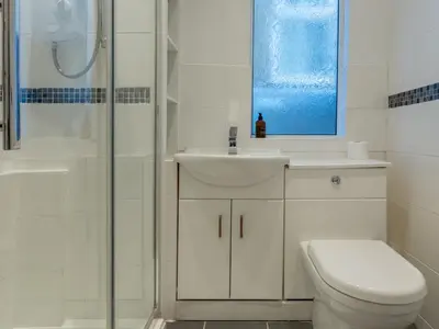 a bathroom with a toilet and a sink and a shower at Cosy flat in Leigh - Pass the Keys in Southend-on-Sea