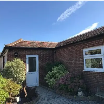 Two Bedroom Bungalow No2 - Secure Gated Parking