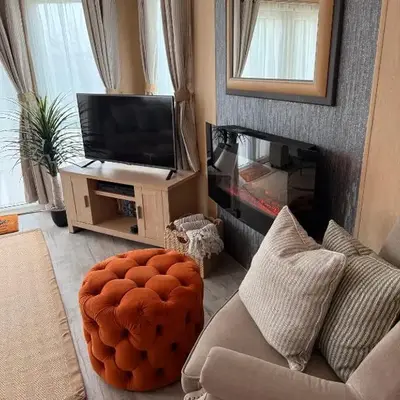 Stylish Inviting 2 Bedroom Caravan with Sea View