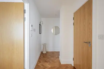 a hallway with a door leading into a room at Luxurious City Centre Apartment in Chelmsford with Sky TV, Sports, Movies & Netflix in Chelmsford