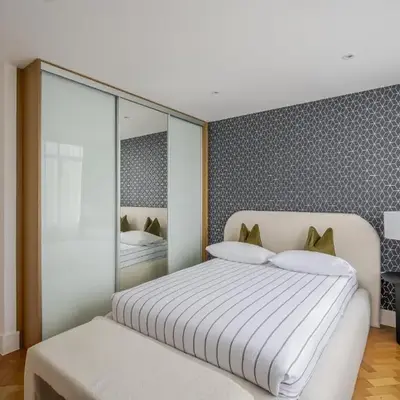 Luxurious City Centre Apartment in Chelmsford with Sky TV