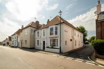 a row of houses on a city street at Barleys Cottage - Aldeburgh Coastal Cottages in Aldeburgh