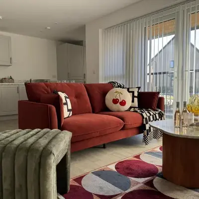 Modern & Elegant with Free Parking & Balcony