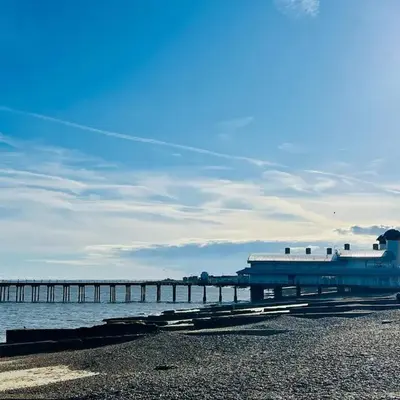 4-Bedroom House 5 mins to Beach & Parking