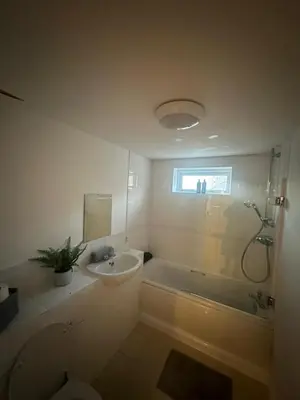 a bathroom with a sink and a shower and a toilet at stylish two bed Ipswich apartment close to the waterfront sleeps 5 perfect for contractors leisure travel stays in Ipswich