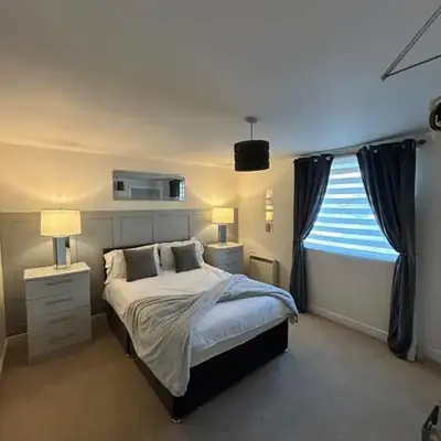 stylish two bed Ipswich apartment close to the waterfront sleeps 5 perfect for contractors leisure travel stays