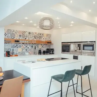 5 Bed Family Home- Free Parking