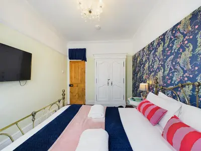a bedroom with a bed and a tv on the wall at 2 Bed Apartment- Leigh Broadway in Southend-on-Sea