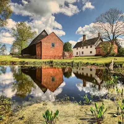Farmhouse in Suffolk with wild swimming & hot tub