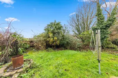 a garden with a yard with grass and trees at Charming 3 Bedroom Detached Cottage With Garage in Wormley
