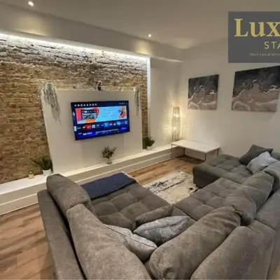 Sleek & Stunning 2BR APT By Luxiety Stays Short Lets & Serviced Accommodation Southend on sea With Free WiFi