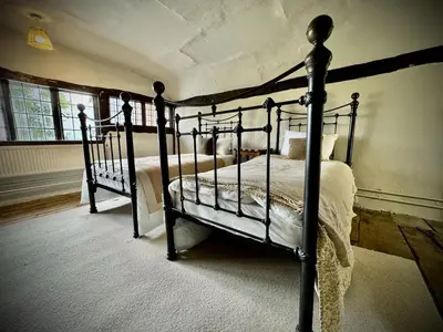 a bedroom with two beds in a room at Lodge Cottage in East Bergholt