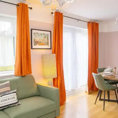3x Bed Elegant House with Private Parking