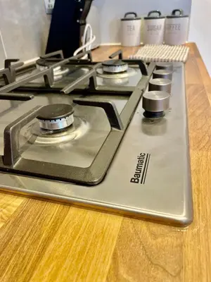 a stove top oven sitting on top of a wooden table at Modern 2 bedroom apartment in cambridge in Milton