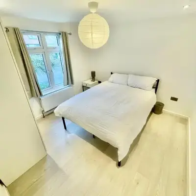 2 Bed Flat - Sleeps 5 - Parking - Wifi