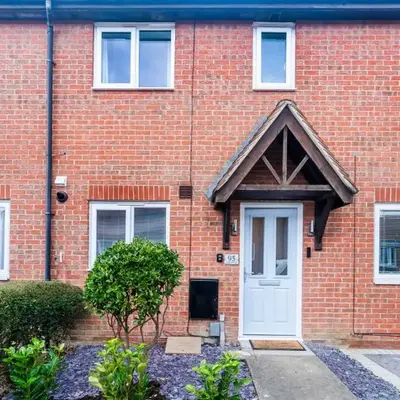2 Bed Elegant home with Parking in Harlow