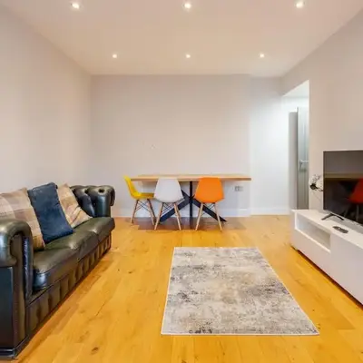 Lovely Central Brentwood Flat