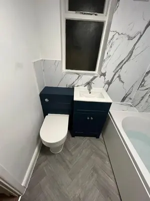 a bathroom with a toilet and a sink and a tub at Next To Park 3 Bedroom V CENTRAL in Cambridge