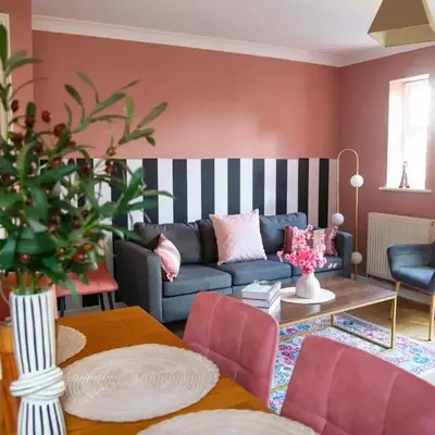 4x Bed Elegant Home with Parking