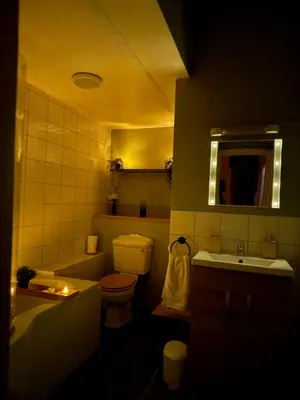 a bathroom with a sink toilet and a mirror at Luxe city stay in Ipswich