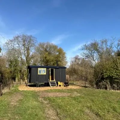 'Russet' Hut on fruit farm