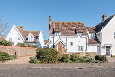 a row of white houses with brown roofs at 3 Barley Lands, Aldeburgh in Aldeburgh