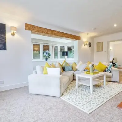Luxury 4-Bed Family Home in Epping with Parking by LMV Property