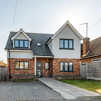 Hawkwell Hideaway Large 4 bedroom Home Hockley - Pass the Keys