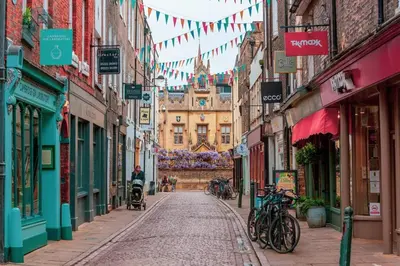 an empty street in a city with a building at Stylish 3-Bedroom Detached Home in Cambridge in Chesterton