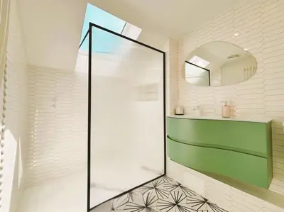 a bathroom with a shower and a mirror at Bright Mews House with Garage in Heart of Cambridge in Cambridge
