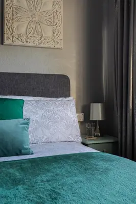 a bedroom with a bed with a green and white blanket at Clicketts - 3-Bedroom, Full Entire House, Sleeps 6 guests, Free wifi, Street Parking, Smart TV, Basildon, Essex London in Basildon