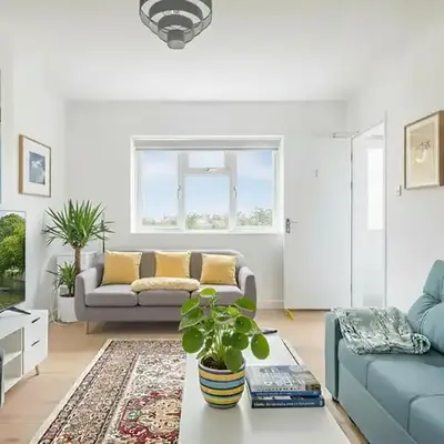 Luxury City House - 1 min from river - Parking - Sleeps 10