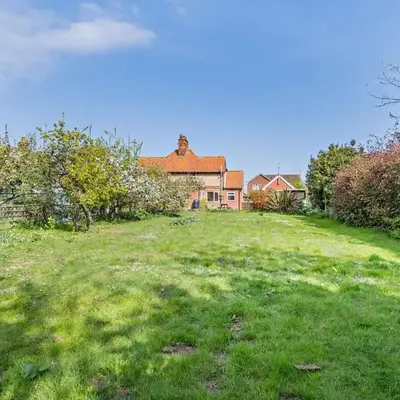 3 Bed in Bawdsey oc-p31139