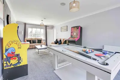 a living room with a ping pong table at Wayside Warren Harlow in Potter Street