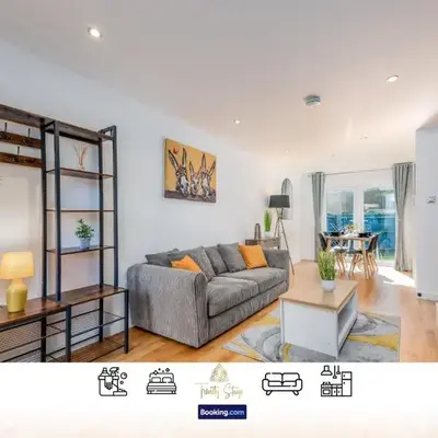 Modern Spacious 4 Bedroom 3 Bathroom House by Trinity Stays Short Term Lets & Serviced Accommodation Cambridge