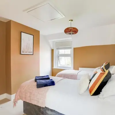 Cosy 3 bedroom house with Free parking and WiFi