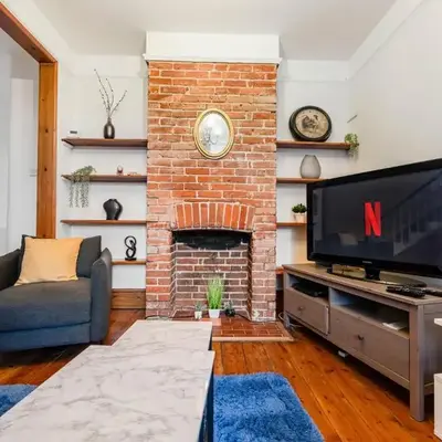 Modern bedrooms-Family -Free Parking-Hi-Speed WiFi-Sleeps 5