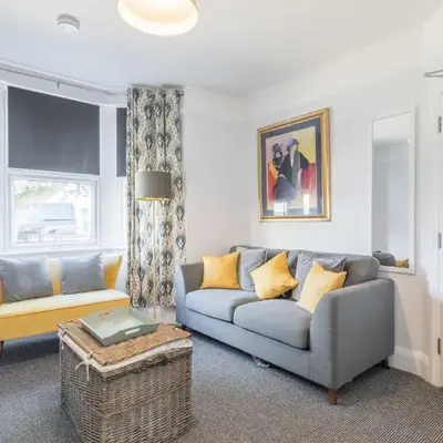 Modern 4-Bedroom Detached Home in Central Cambridge with Parking