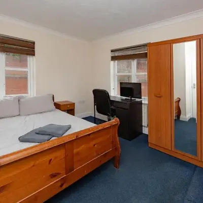 Spacious 3 bed flat in Colchester - Free parking