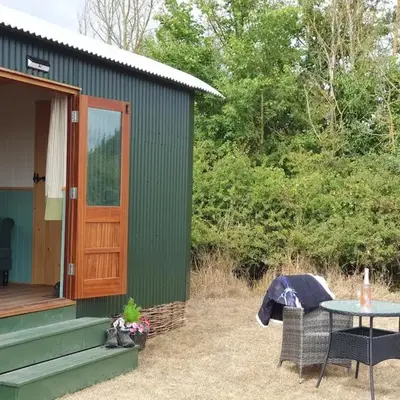 Delightful shepherd's hut in a rural location